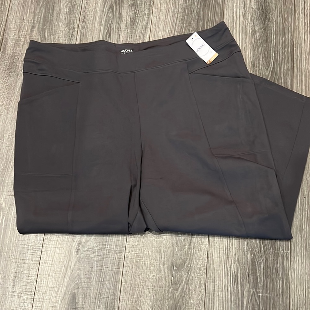 NWT straight leg 7/8 Ponte Pant